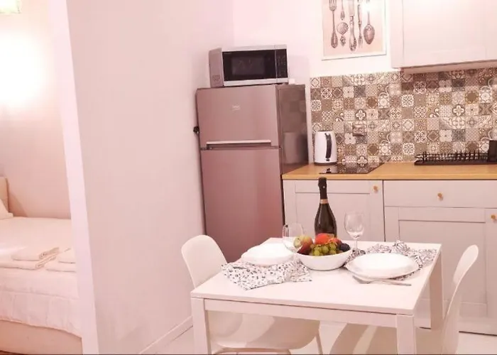 Cozy And Quiet In Apartment