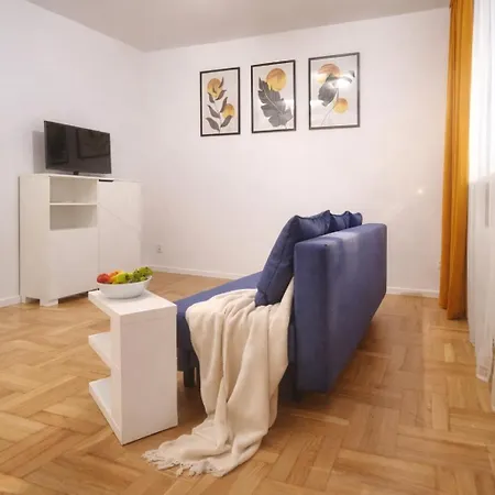 Cozy And Quiet In * Varšava